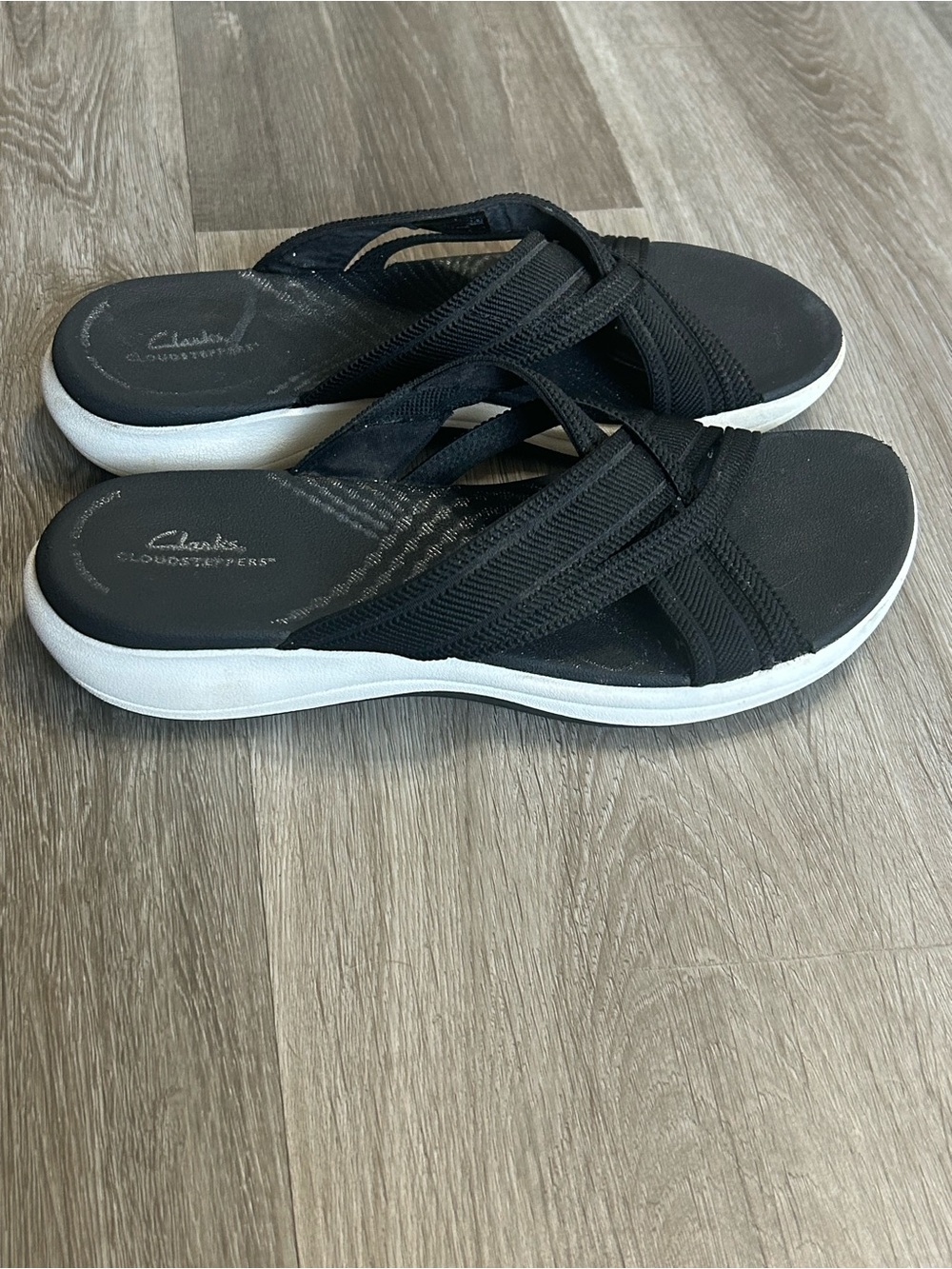 💗5 FOR $25💗 Clarks Black Crisscross Slip On Sandals Cushioned Size 9 - Picture 2 of 6